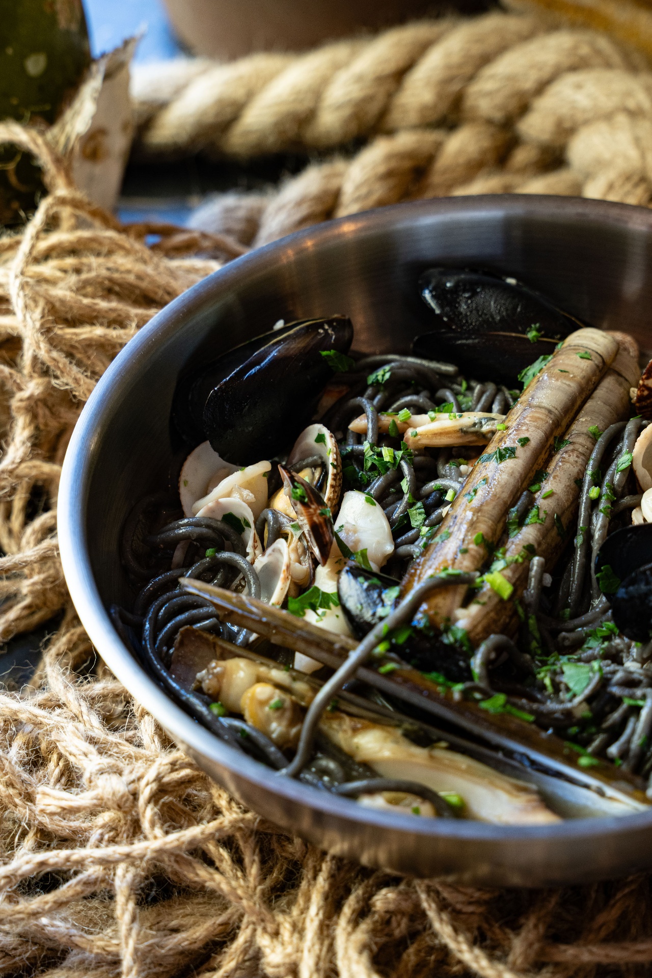 Oli Mare – black pasta with mussels, Poreč