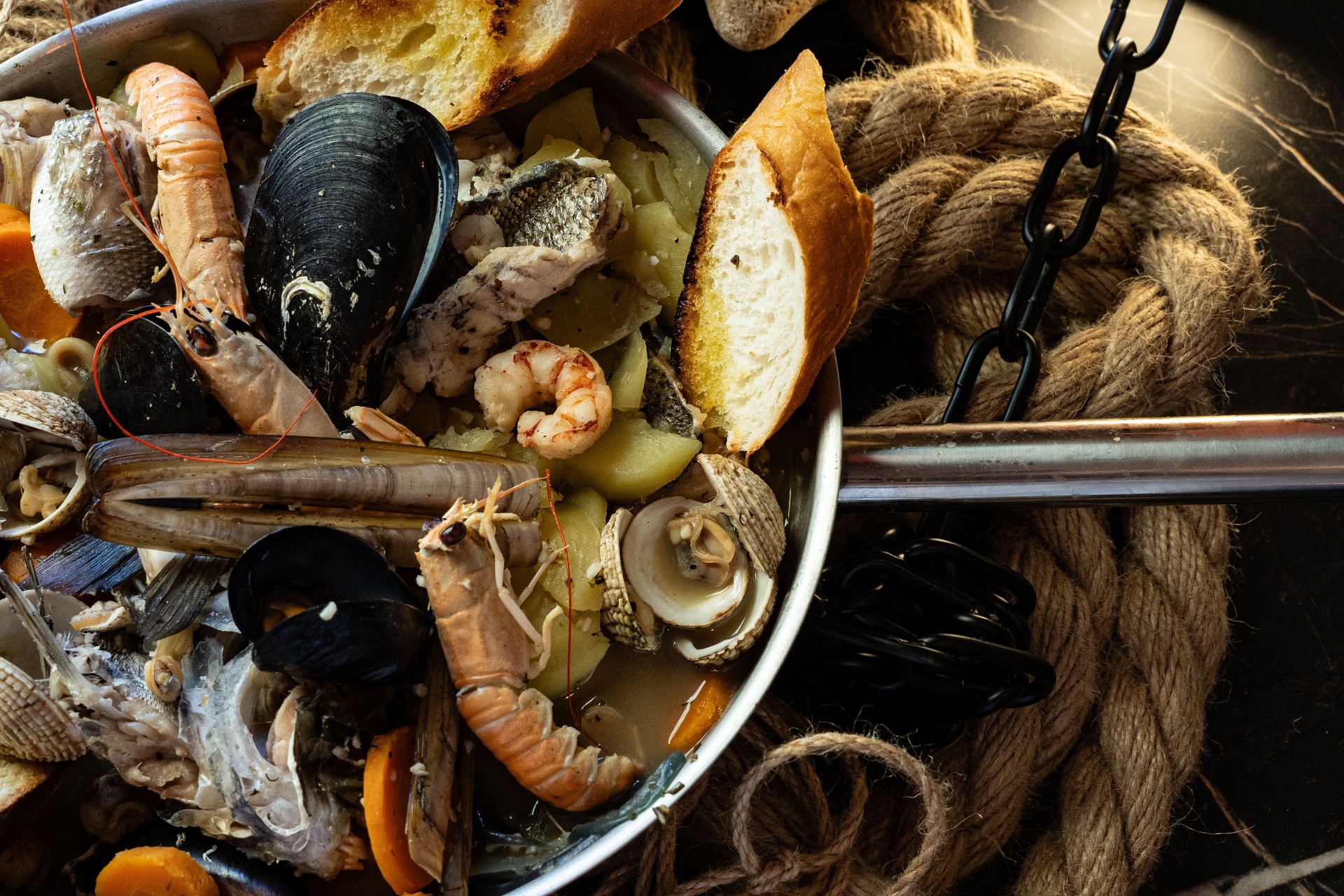 Oli Mare Fish & Wine – brodet od plodova mora, Poreč
