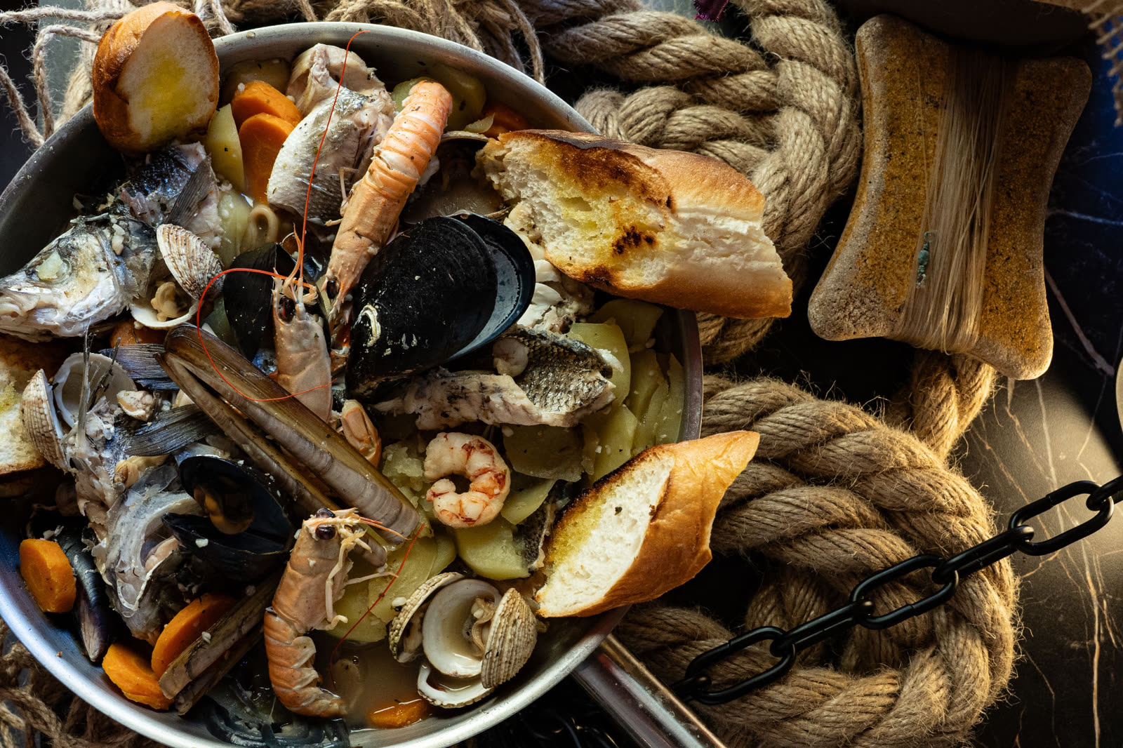 Brodet od plodova mora – Oli Mare Poreč Istarski brodet od svježe ribe, škampa, dagnji i prnjavica s domaćim krumpirom i tostiranim kruhom – riblji restoran Oli Mare Poreč | Istrian fish stew brodetto Porec Croatia
